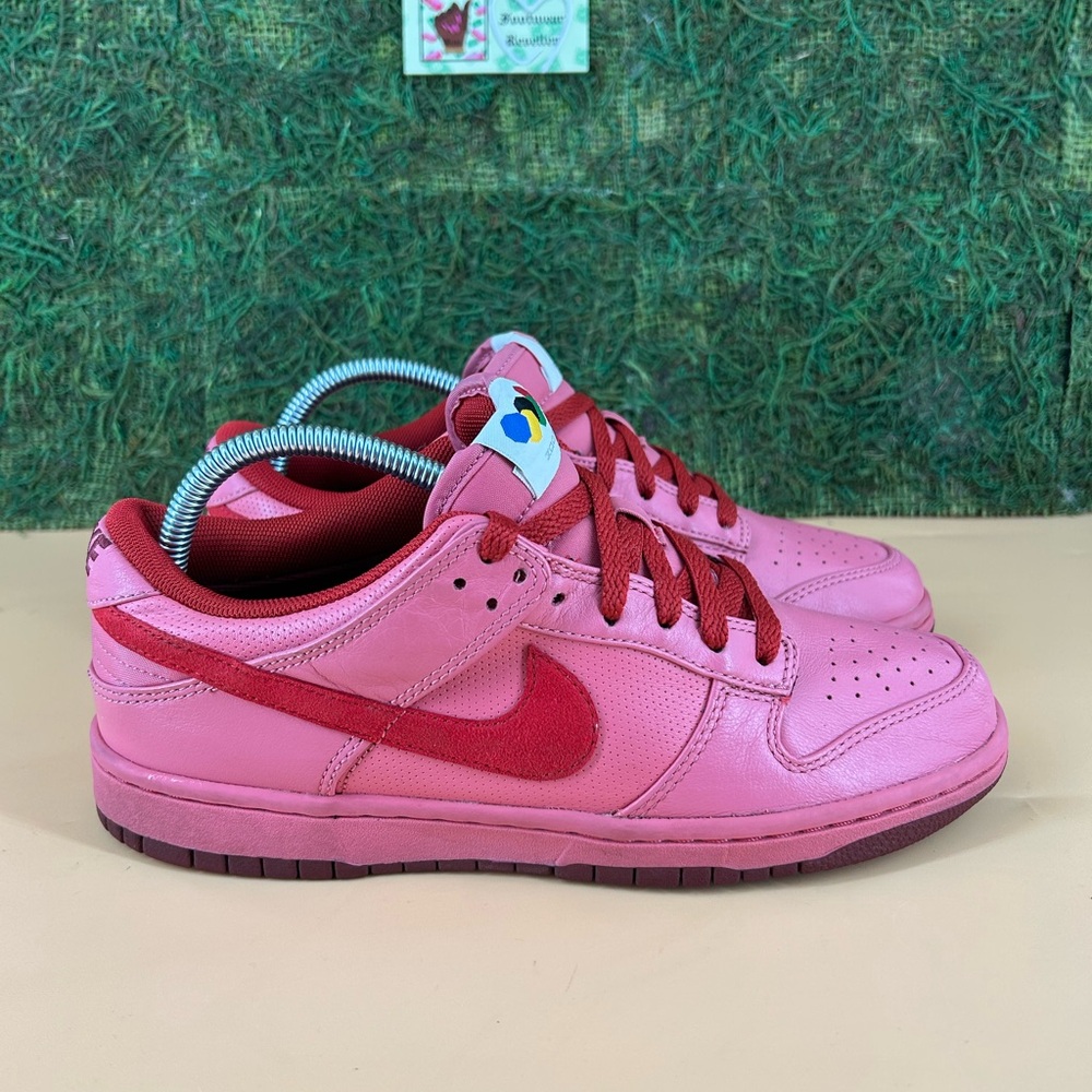 Nike Dunk Low Desert Bloom Pink Sneakers (Olympic Edition) 2008 - Picture 1 of 10